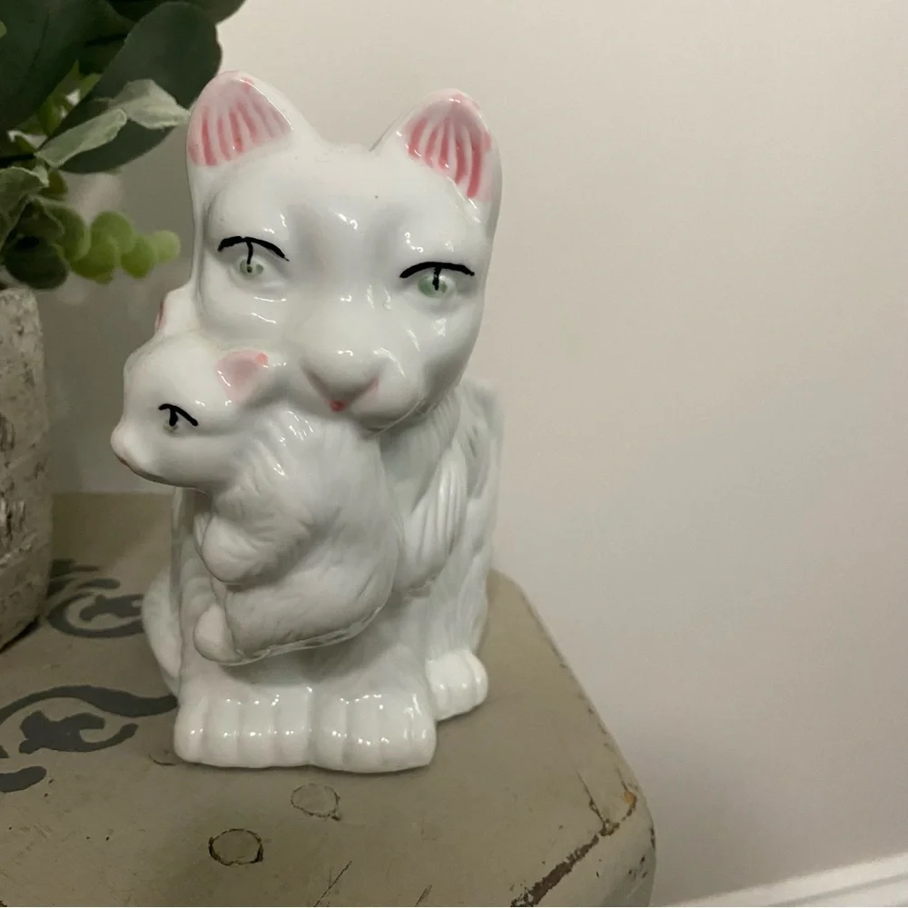 Vintage White Hand painted Ceramic Cat & Kitten Planter